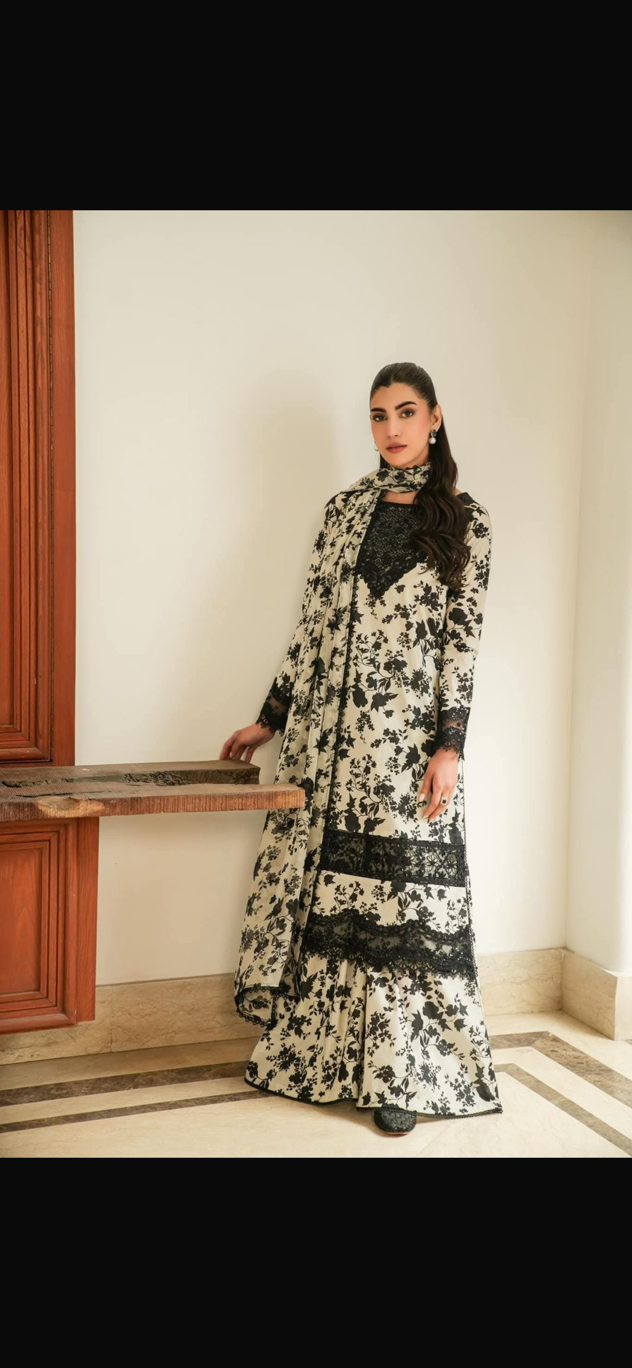 Luxury Lawn Stitched Suit 3 piece - 2025 - LE-08