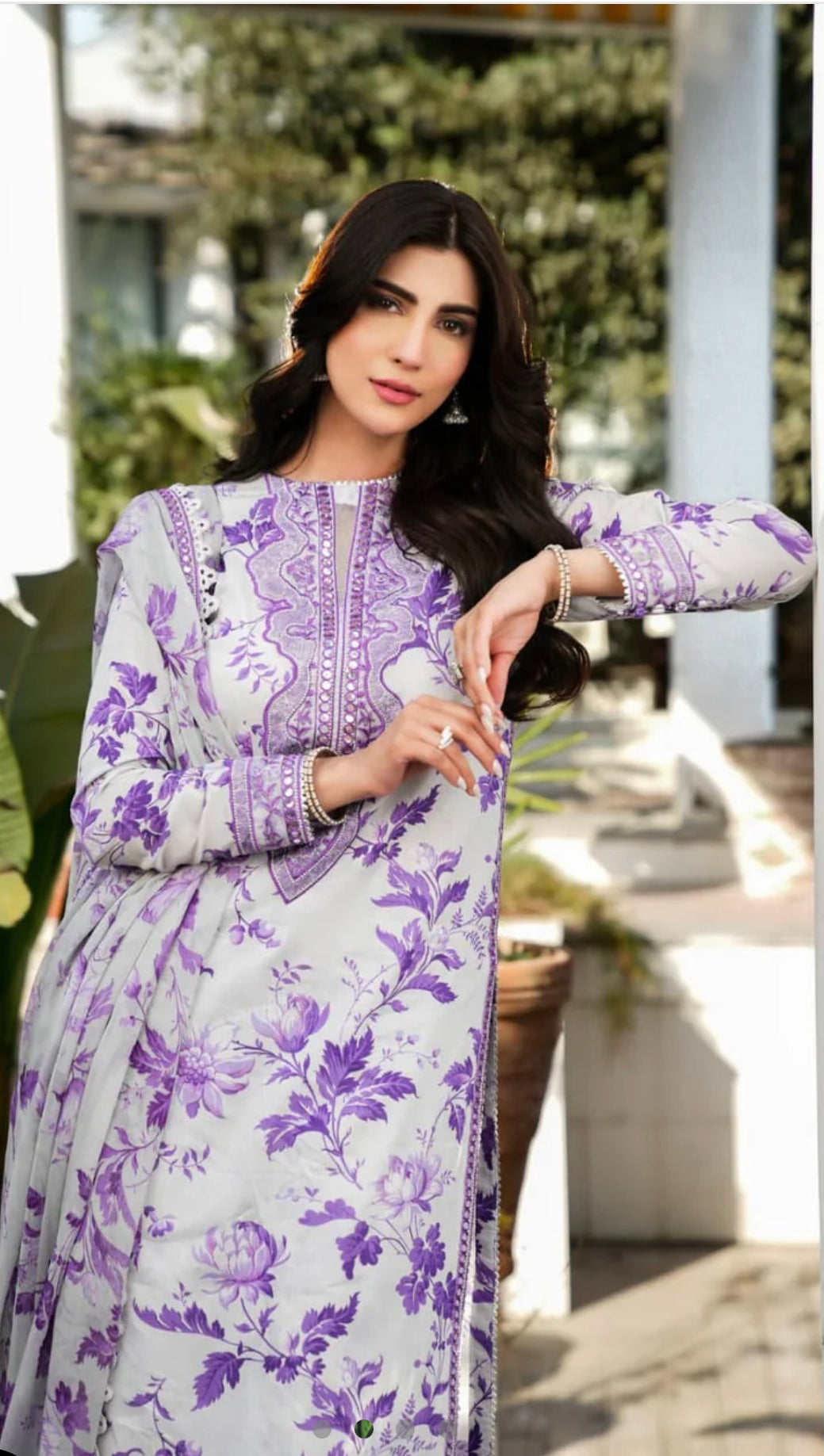Luxury Lawn Stitched Suit 3 piece - 2025 - LE-07